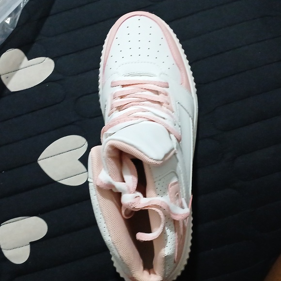 Shoes - Picture 4 of 5